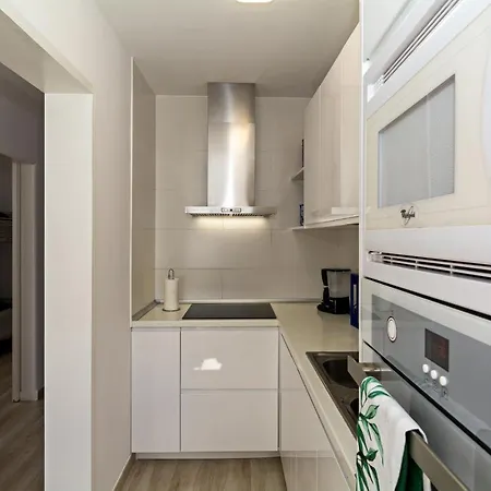 2br Terrace - 10 Min Walk To The