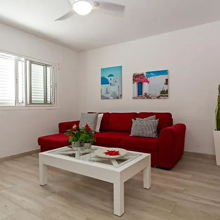 2br Terrace - 10 Min Walk To The Holiday home