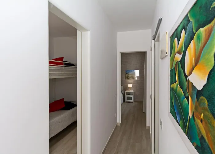 2br Terrace - 10 Min Walk To The Ferienhaus *